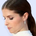 Anna Kendrick Frisuren Braun Langhaarfrisuren Ponytail Pferdeschwanz