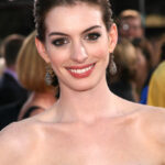 Anne Hathaway Frisuren Braun Hochsteckfrisur Zopf Sleek