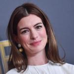 Anne Hathaway Frisuren Langhaarfrisur Braun Scheitel
