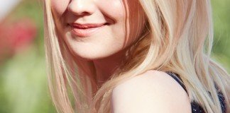Frisuren Dakota Fanning Blond Langhaarfrisur andersphoto / Shutterstock.com