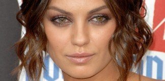 Frisuren Mila Kunis Hochsteckfrisur Langhaar Braun Everett Collection / Shutterstock.com