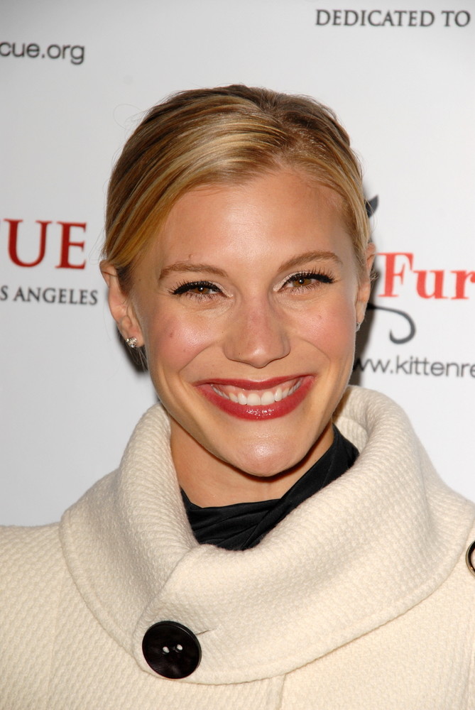 Katee Sackhoff Frisuren Glatter Zopf