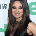 Mila Kunis Frisuren Langhaar Schietel Glatt Kathy Hutchins Shutterstock.com (2)