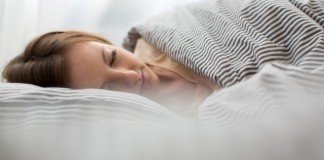 Über Nacht zum Traumhaar: Einfache Nachtpflege-Tipps für beeindruckende Ergebnisse
