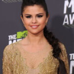 Selena Gomez Frisuren Flechtzopf Langhaarfrisur