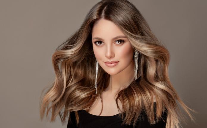 Von Sleek bis Locken Die Vielfalt der Langhaarfrisuren für Damen Von Sleek bis Locken Die Vielfalt der Langhaarfrisuren für Damen