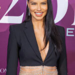 Adriana Lima Frisuren Langhaar Schwarz Glatt Scheitel