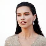 Adriana Lima Frisuren Langhaar Schwarz Wet Look Glatt