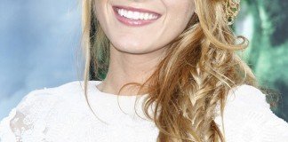 Blake Lively Frisuren Langhaarfrisur Blond Haarschmuck Flechtfrisur Joe Seer / Shutterstock.com