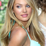Candice Swanepoel Frisuren Blond Volumen Wellen Scheitel