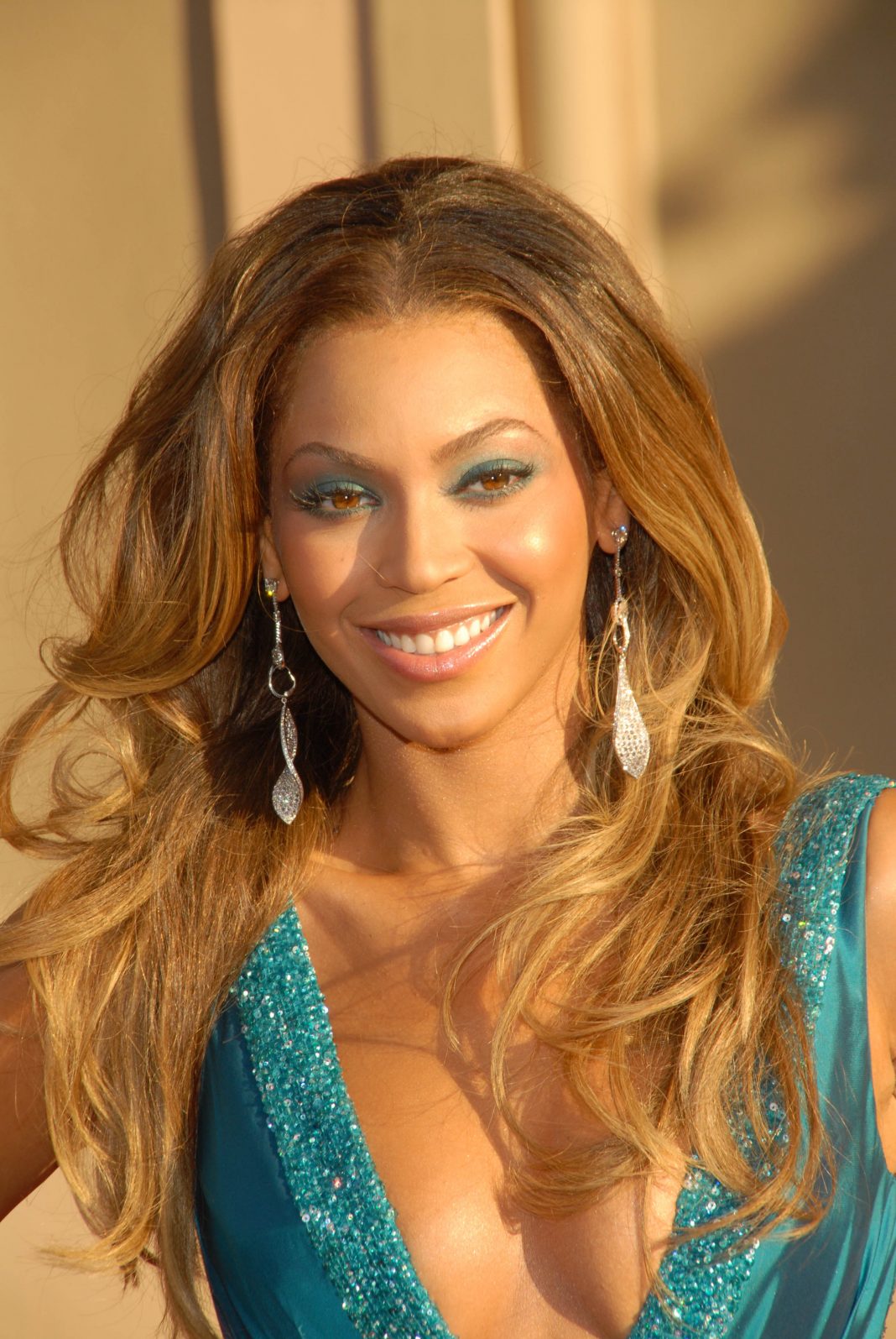 Frisuren Beyonce Langhaarfrisur Mähne Wellen s_bukley Shutterstock.com (3)
