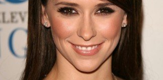 Jennifer Love Hewitt Frisuren Langhaarfrisur Glatt Braun Straehnchen s_bukley / Shutterstock.com
