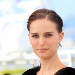 Natalie Portman Frisuren Langhaarfrisur Zopf Glatt Dunkel Denis Makarenko / Shutterstock.com
