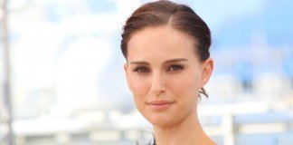 Natalie Portman Frisuren Langhaarfrisur Zopf Glatt Dunkel Denis Makarenko / Shutterstock.com