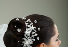Hochzeitfrisuren mit Haarschmuck – Die 18 Schönsten Frisuren Frisuren Haarschmuck Hochzeit Blumen bis Diadem