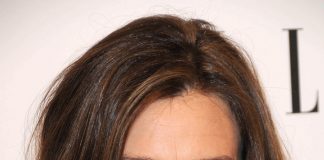 Brenda Strong Frisuren Mittellang Locken Glatt Strähnen Glamour s_bukley Shutterstock.com