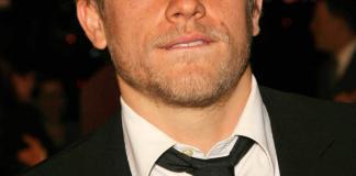 Charlie Hunnam Frisuren Hairstyle Herrenfrisuren Blond Kurzhaar s_bukley Shutterstock.com (2)