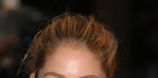 Doutzen Kroes Frisuren Hairstyle Blond Langhaarfrisur Zopf Featureflash Photo Agency Shutterstock.com (2)