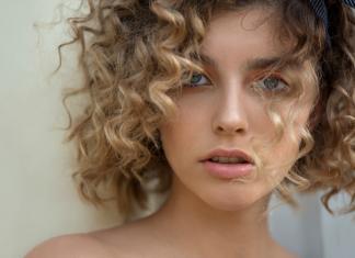 Boho Frisuren - Locken Kurz Beach