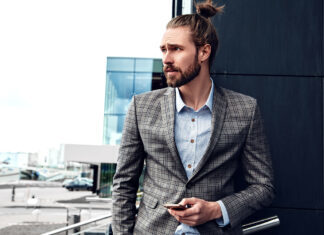 Herrenfrisur Langhaar Zopf Messy Bun Style
