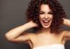 Frisuren Mittellang Locken Dauerwelle Volumen Haar