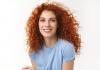 Frisuren Mittellang Locken Volumen Haar Rot Haarfarbe