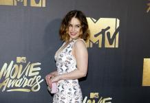 Emilia Clarke Frisuren: Vom Drachenmädchen zum Style-Star! Die neuesten Looks enthüllt! Emilia Clarke Frisuren - Beach Waves Bob