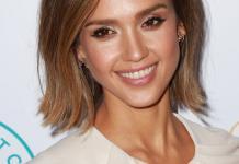 Jessica Alba Frisuren: Eleganz trifft Kreativität! Entdecke ihre neuesten Styles jetzt! Jessica Alba Frisuren - Mittellang Bob Aussenwelle