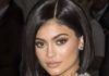 Kylie Jenner Frisuren - Bob Scheitel Schwarz Kurz