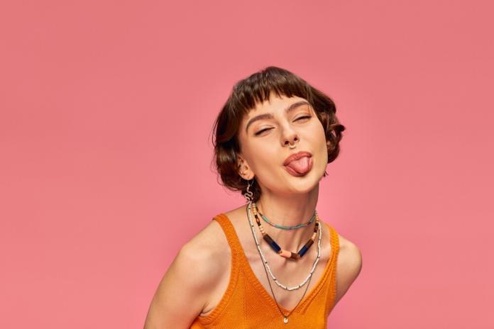 Entdecken Sie den Guillotine Cut Der Top-Herbsttrend 2024 für Frauen aller Altersklassen